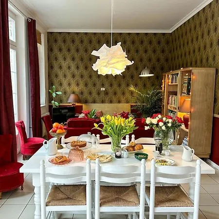 Chateau Le Bas Bleu, Maison D'hotes L'independance : 12p Holiday home Quesnoy-le-Montant