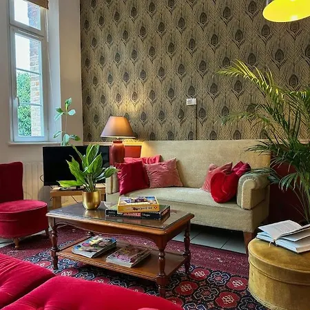 Chateau Le Bas Bleu, Maison D'hotes L'independance : 12p Holiday home
