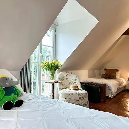Chateau Le Bas Bleu, Maison D'hotes L'independance : 12p