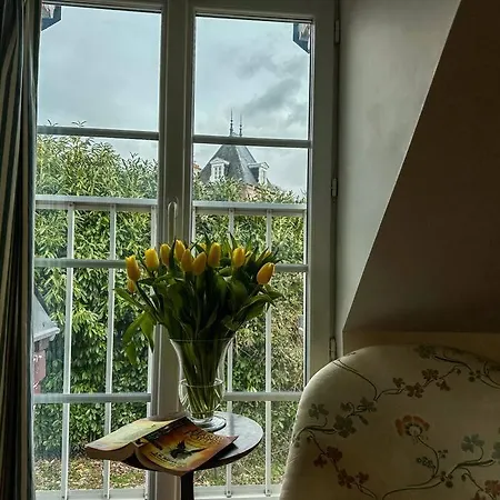 Chateau Le Bas Bleu, Maison D'hotes L'independance : 12p Holiday home *