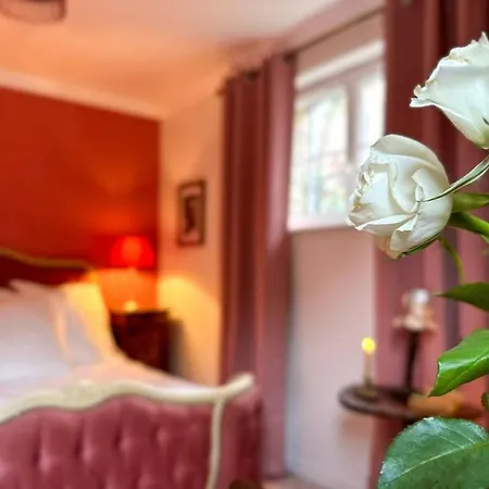 Chateau Le Bas Bleu, Maison D'hotes L'independance : 12p Holiday home *