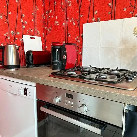 Holiday home Chateau Le Bas Bleu, Maison D'hotes L'independance : 12p *