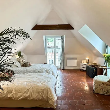 Chateau Le Bas Bleu, Maison D'hotes L'independance : 12p Holiday home
