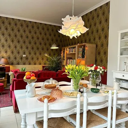 Holiday home Chateau Le Bas Bleu, Maison D'hotes L'independance : 12p Quesnoy-le-Montant