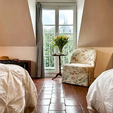 Chateau Le Bas Bleu, Maison D'hotes L'independance : 12p *