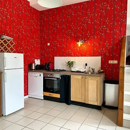 Chateau Le Bas Bleu, Maison D'hotes L'independance : 12p Holiday home