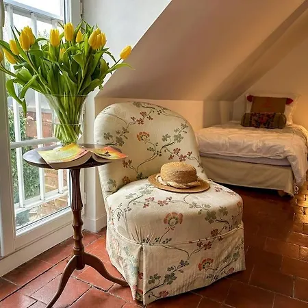Chateau Le Bas Bleu, Maison D'hotes L'independance : 12p * Quesnoy-le-Montant