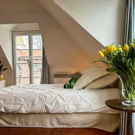 Chateau Le Bas Bleu, Maison D'hotes L'independance : 12p