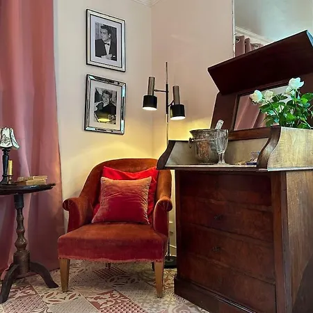 Chateau Le Bas Bleu, Maison D'hotes L'independance : 12p Holiday home *