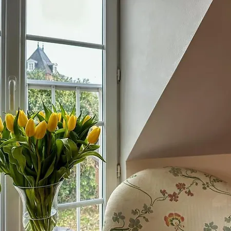 Holiday home Chateau Le Bas Bleu, Maison D'hotes L'independance : 12p