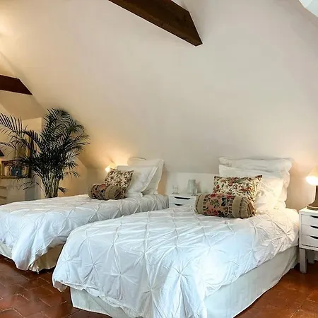 Chateau Le Bas Bleu, Maison D'hotes L'independance : 12p Holiday home
